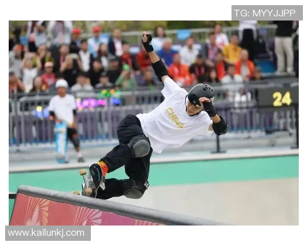 滑板战术解析：成都滑板队如何构建高效防反体系与战术配合